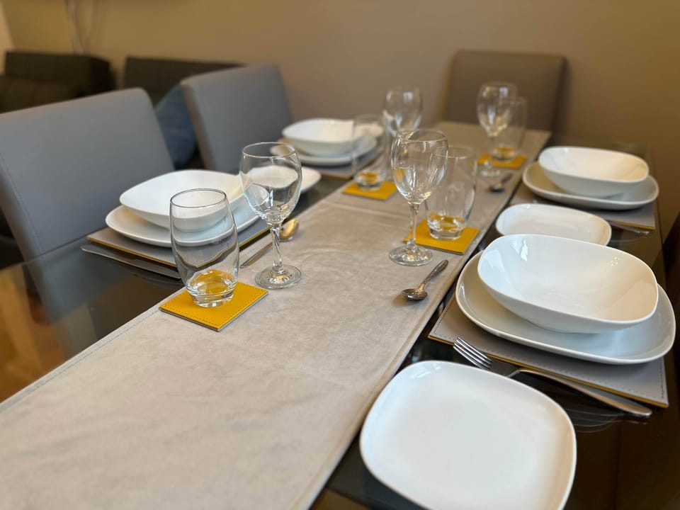 House | In-room dining