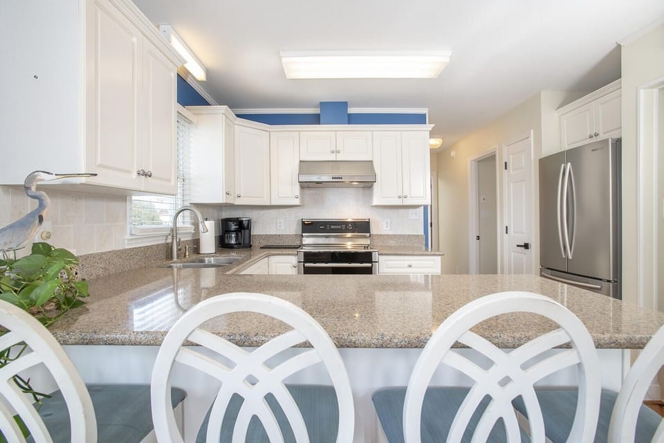 House, 4 Bedrooms | Private kitchen | Fridge, oven, coffee/tea maker, toaster