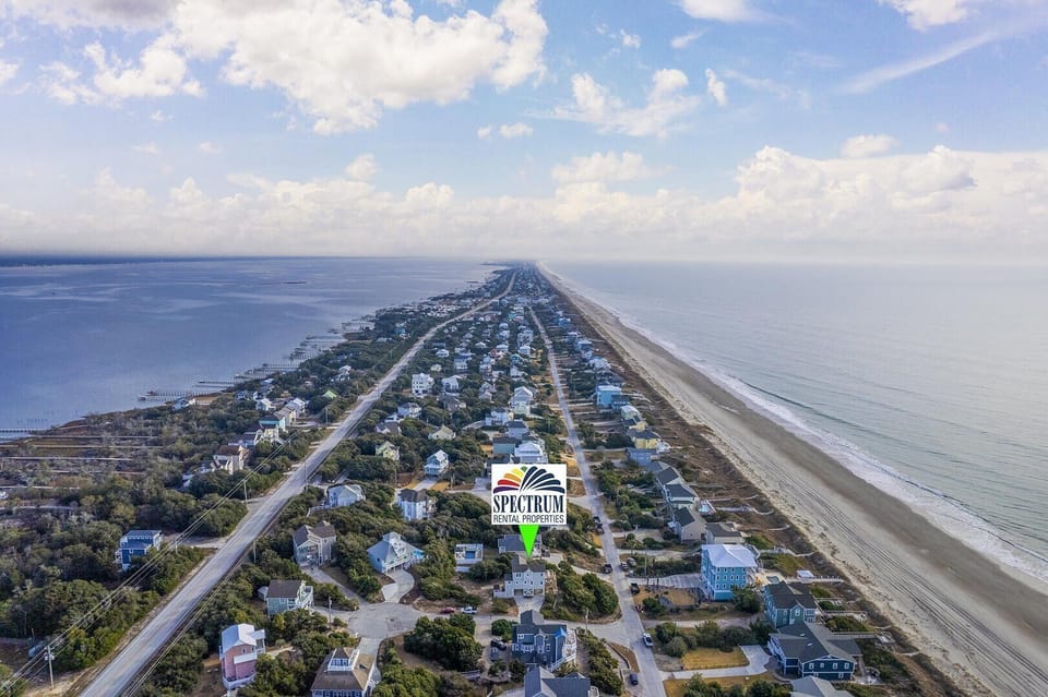 House, 4 Bedrooms | Aerial view