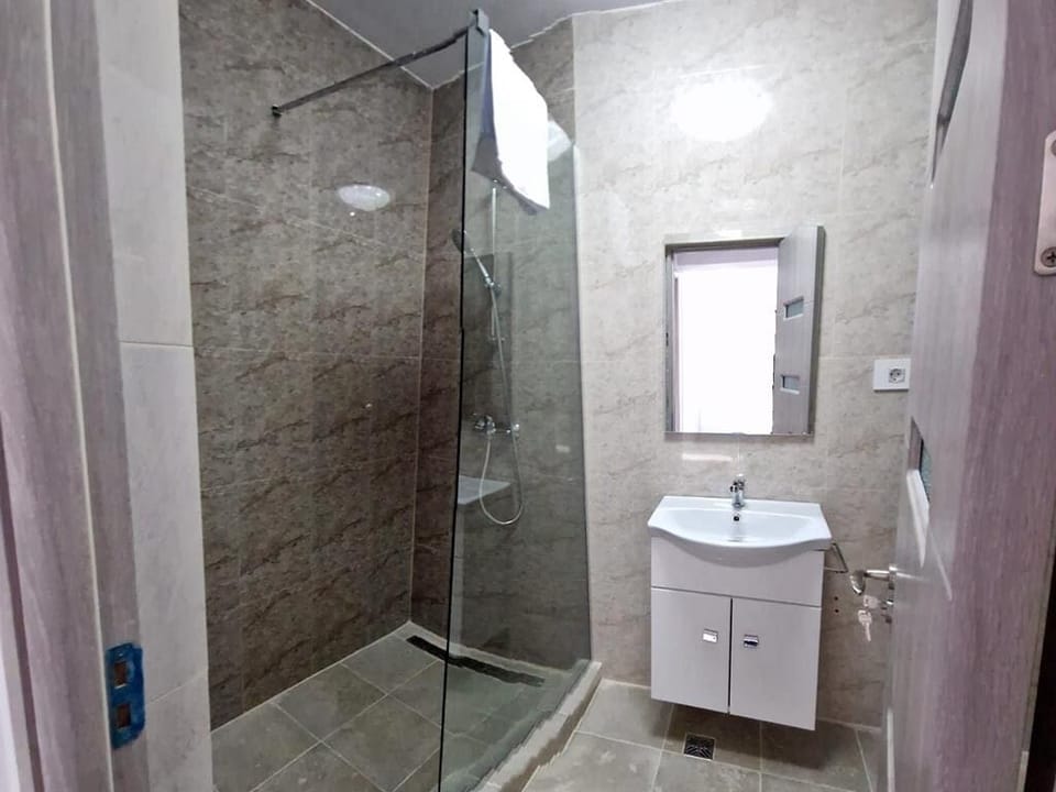 Superior Apartment | Bathroom | Shower, free toiletries, hair dryer, bathrobes