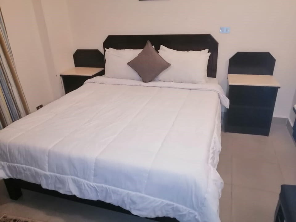 Individually furnished, bed sheets
