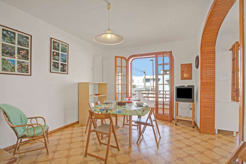 Family House, 3 Bedrooms, Balcony (Casa Marangi 250 meters from the Sea) | Dining
