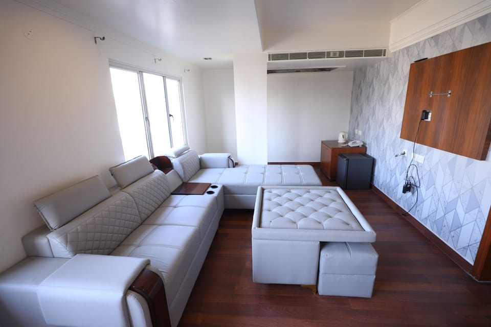 Executive Suite | Living area