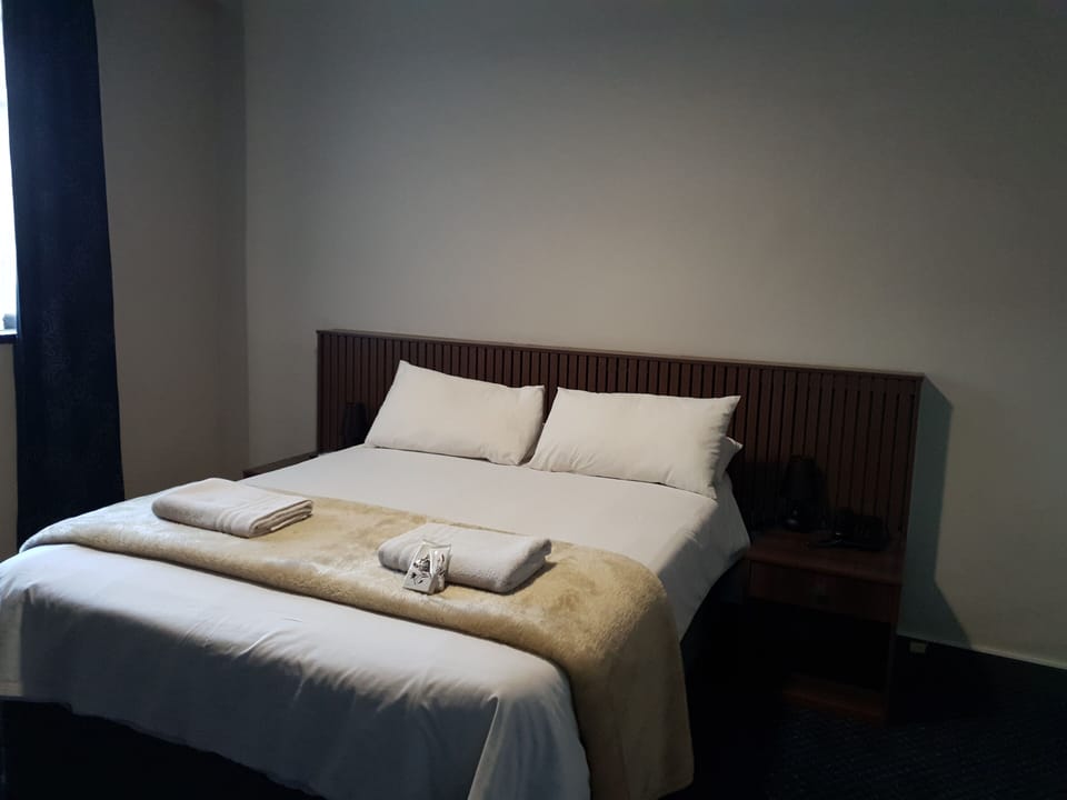 Basic Room, 1 Double Bed | In-room safe, desk, free WiFi