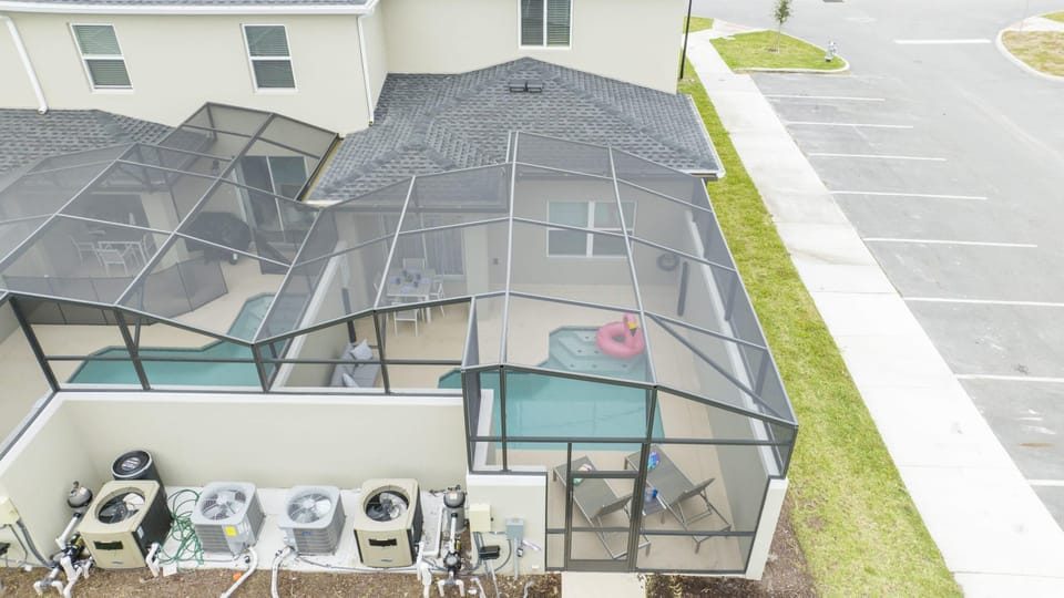 House | 5 bedrooms, high-speed internet