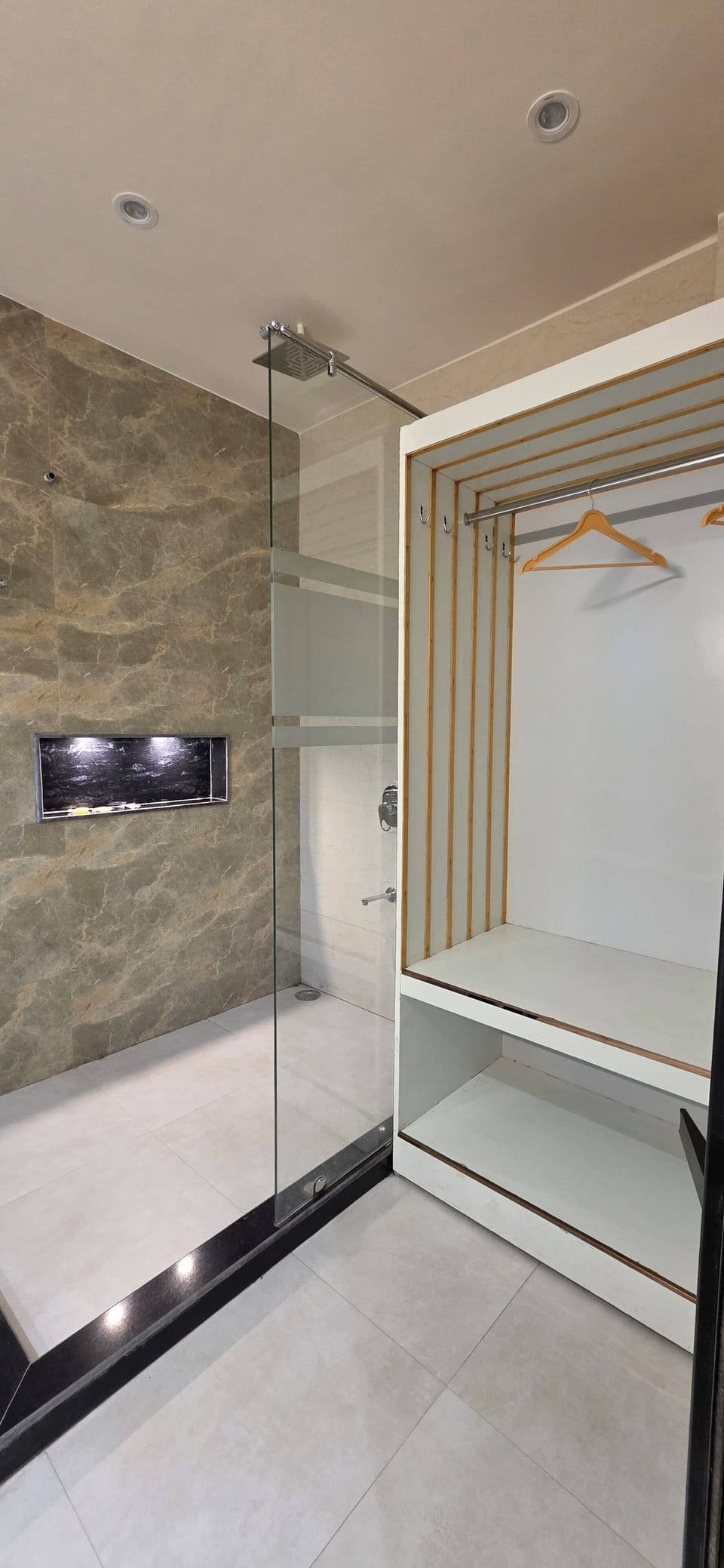 Superior Room, Balcony, Mountain View | Bathroom | Shower, rainfall showerhead, free toiletries, hair dryer (on request)