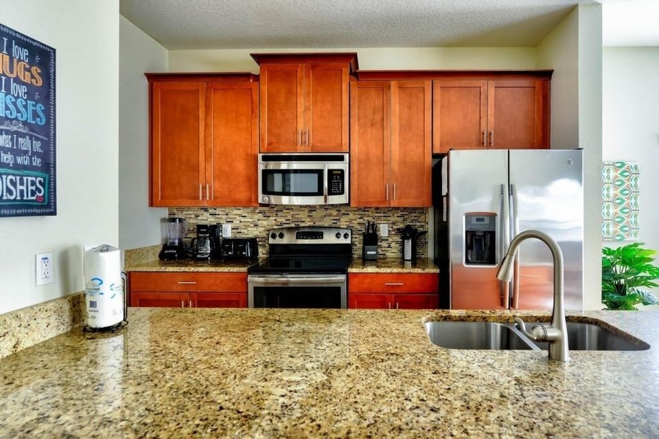 Townhome, 5 Bedrooms | Private kitchen