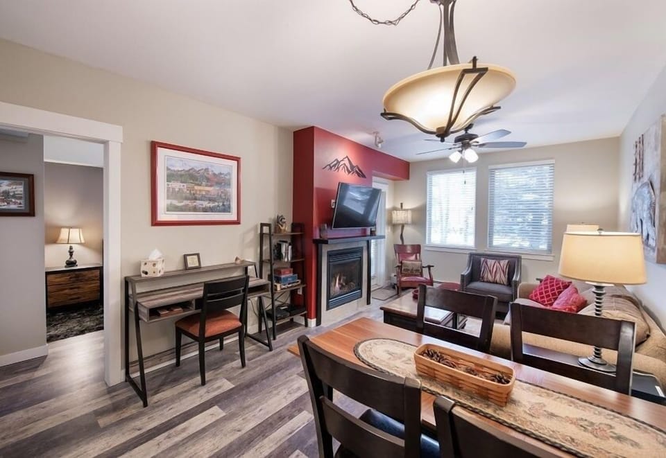 Condo, 1 Bedroom | Private kitchen | Coffee/tea maker, toaster