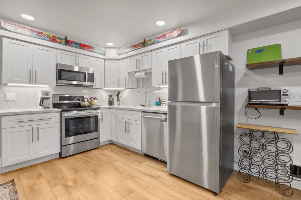 Condo, 2 Bedrooms | Private kitchen | Fridge, oven