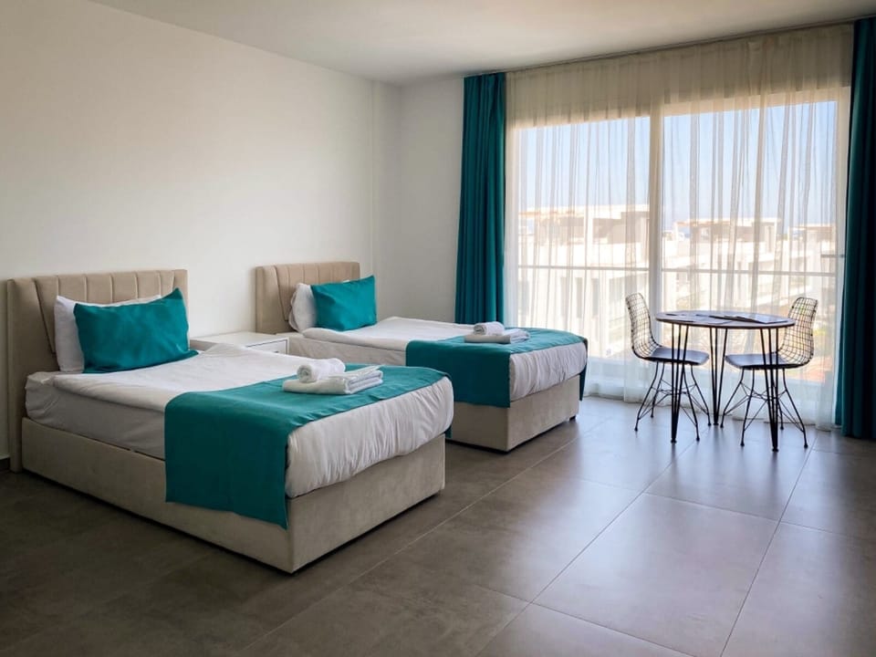 Studio, Mountain View | Premium bedding, desk, laptop workspace, iron/ironing board