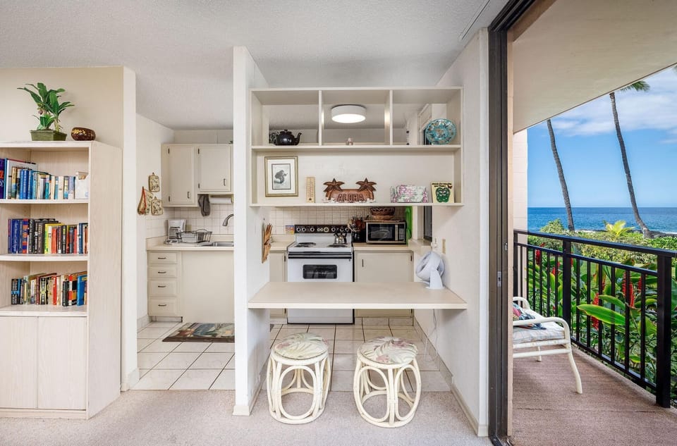 Condo, 1 King Bed with Sofa bed (Kona Makai 1-103) | Interior