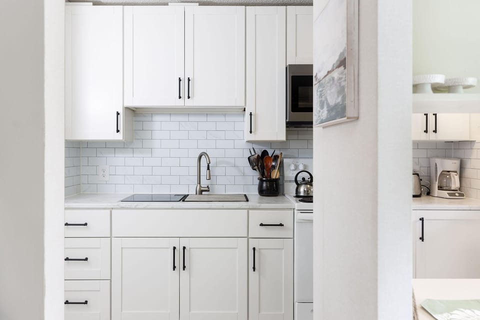 Condo, 1 King Bed with Sofa bed (Kona Makai 1-103) | Private kitchen | Oven, toaster, paper towels