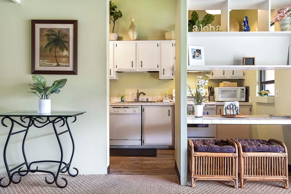 Condo, 1 King Bed with Sofa bed (Kona Makai #2-303: Beautiful Top Floo) | Private kitchen | Oven, toaster, paper towels