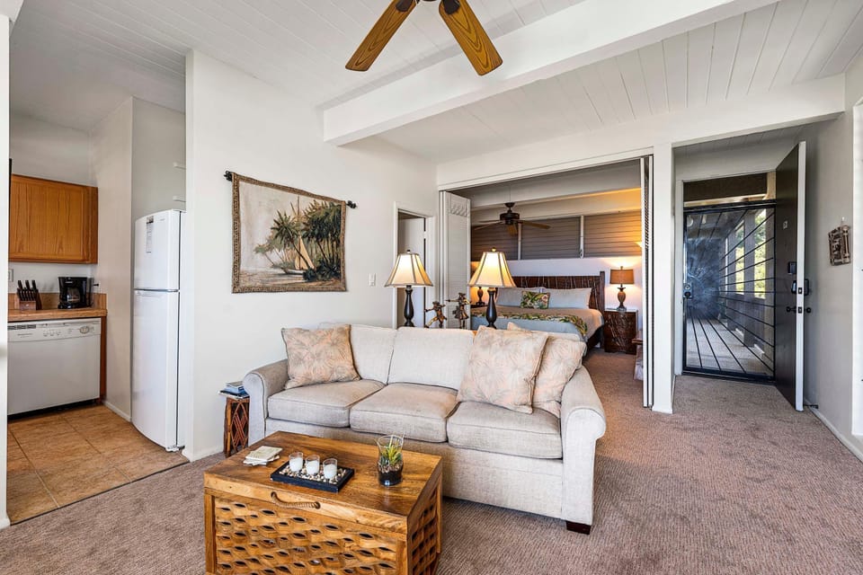 Condo, 1 King Bed with Sofa bed (Kona Mansions#211) | Living area