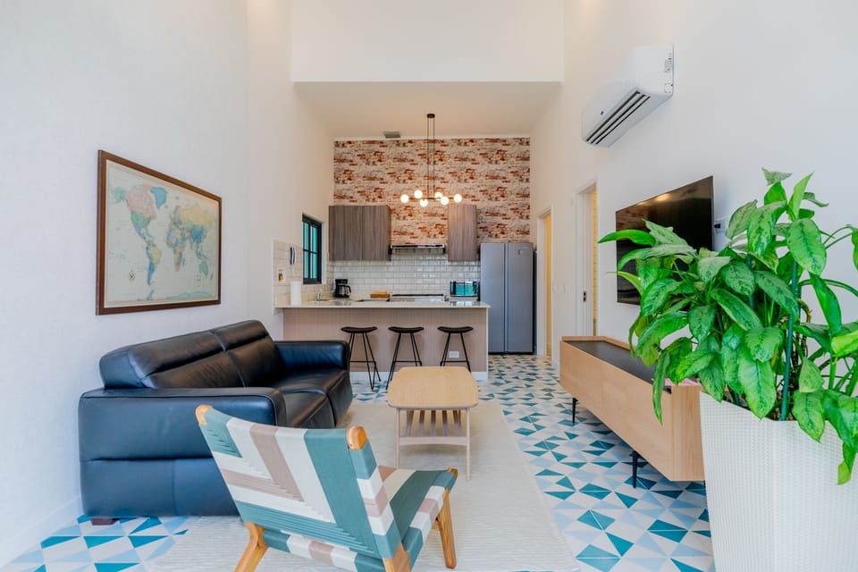 Apartment | Living area | 40-inch Smart TV with cable channels