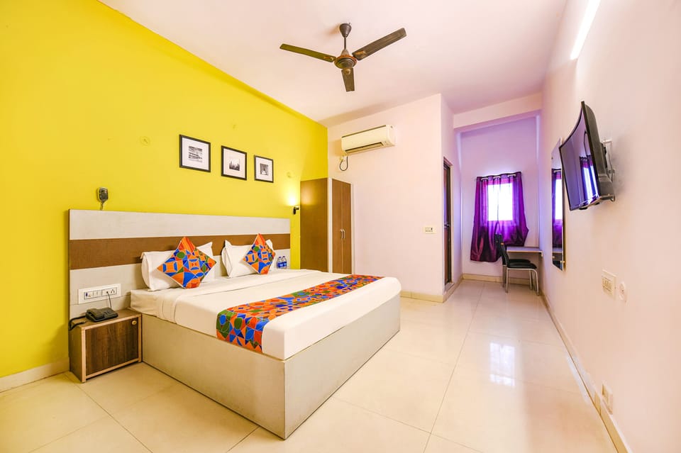 Egyptian cotton sheets, premium bedding, in-room safe, free WiFi