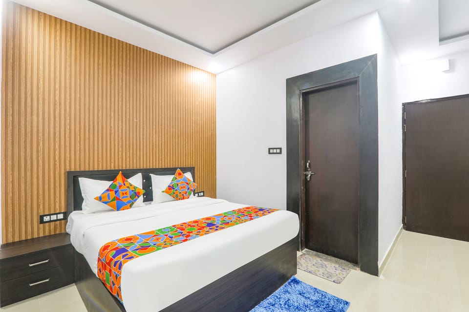 Premium Room | Egyptian cotton sheets, premium bedding, in-room safe, WiFi (free)