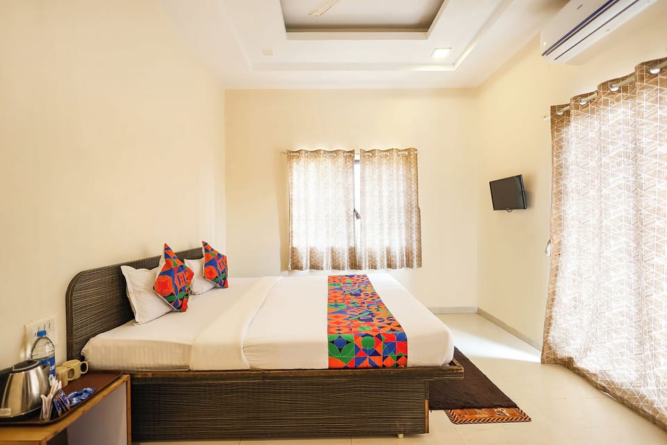Egyptian cotton sheets, premium bedding, in-room safe, free WiFi