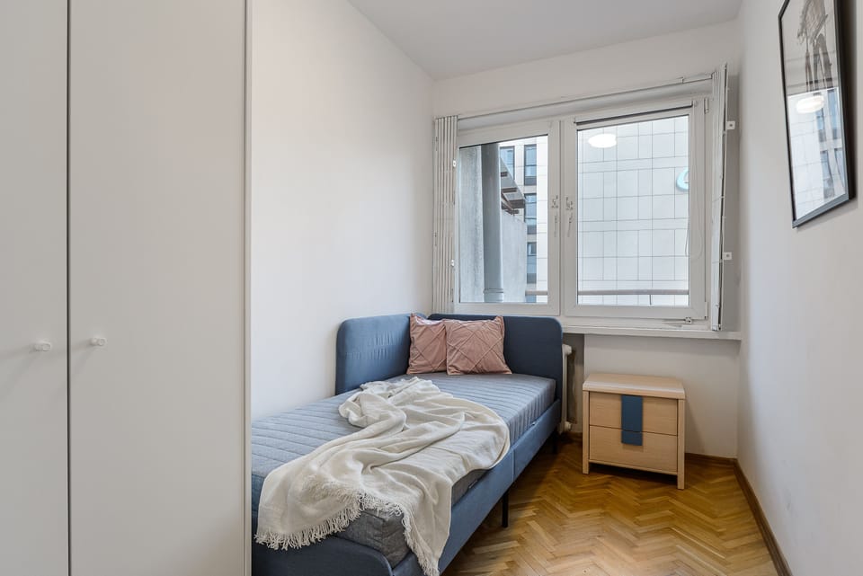 Comfort Apartment | Hypo-allergenic bedding available, iron/ironing board