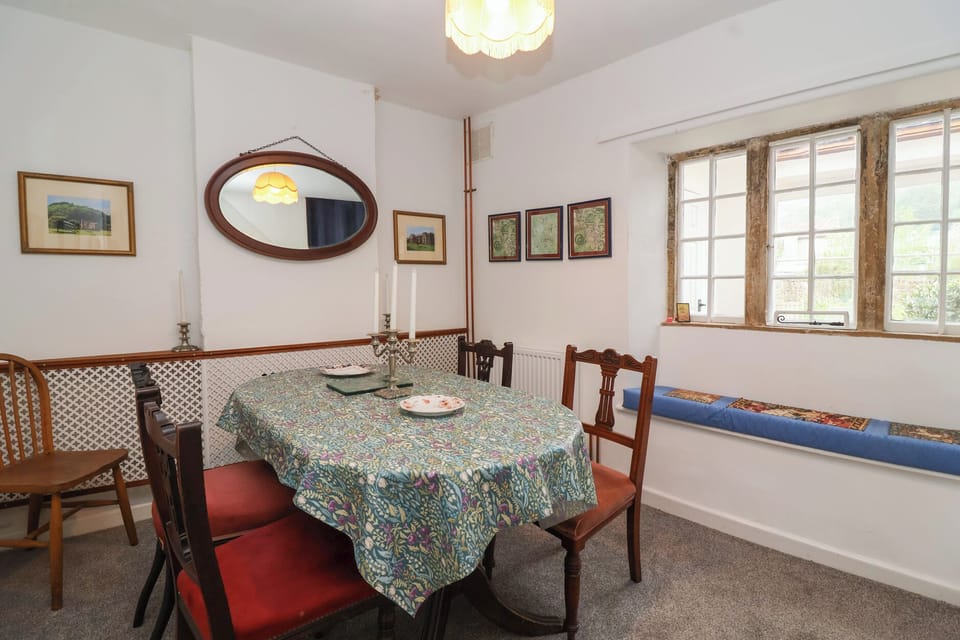 Cottage | Dining