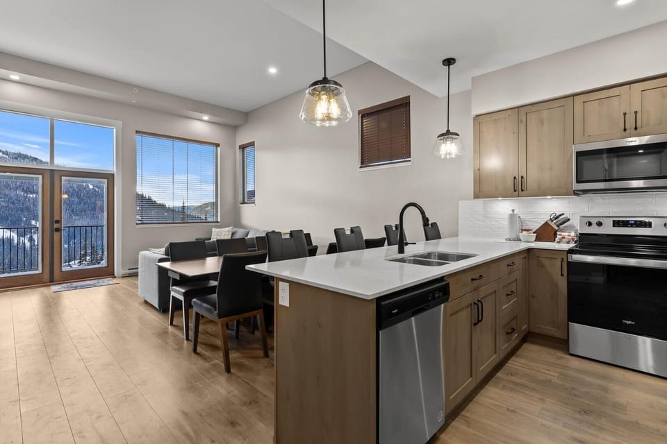 Townhome, 3 Bedrooms | Private kitchen | Coffee/tea maker, fridge, oven, toaster