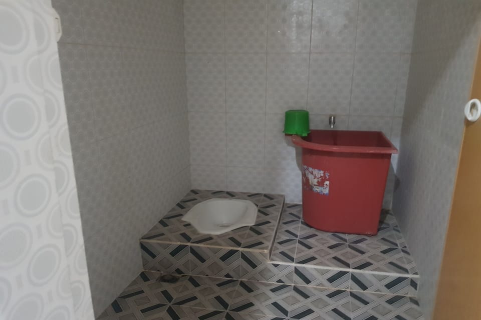 Standard Double Room | Bathroom | Shower, towels