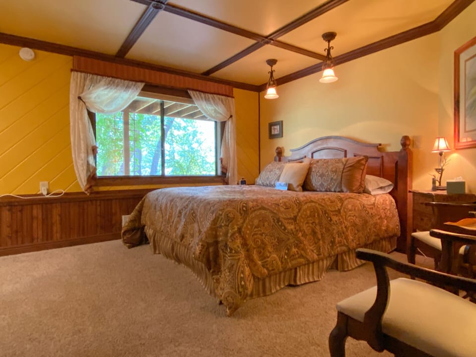 Design Double Room, Ensuite, Mountain View (Early Bird)