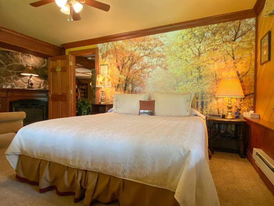 Deluxe Suite, Ensuite, Mountain View (Golden Oaks)