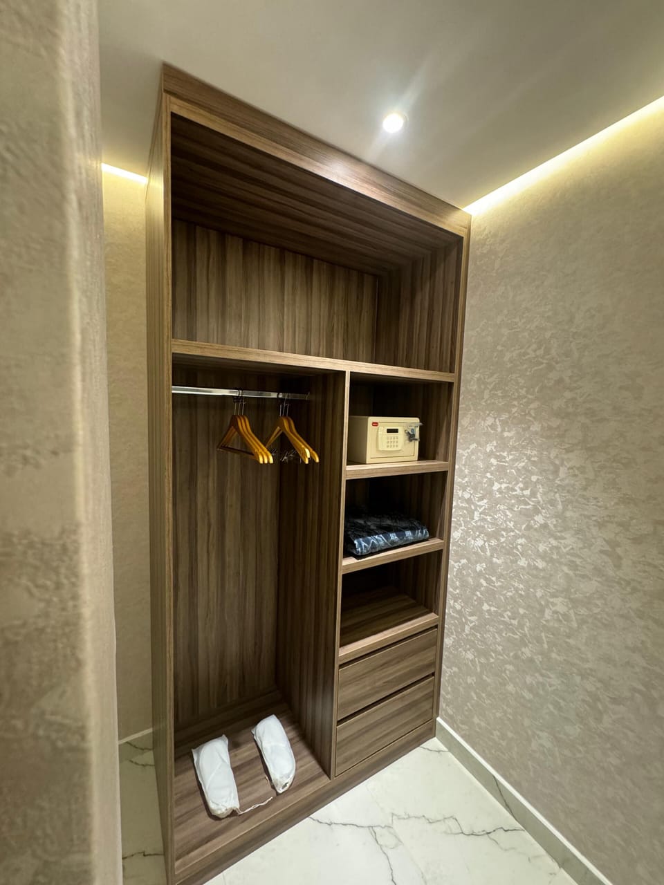 Premium Apartment | Living area | 32-inch flat-screen TV with digital channels, table tennis