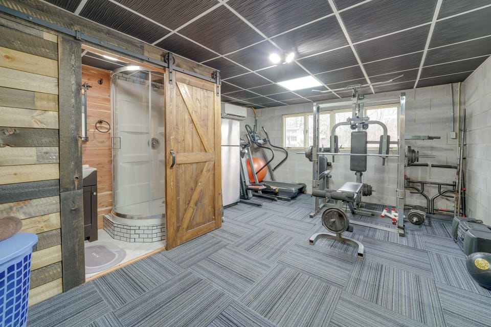 Beckley Studio w/ Private Hot Tub & Home Gym! Apartment in Beckley