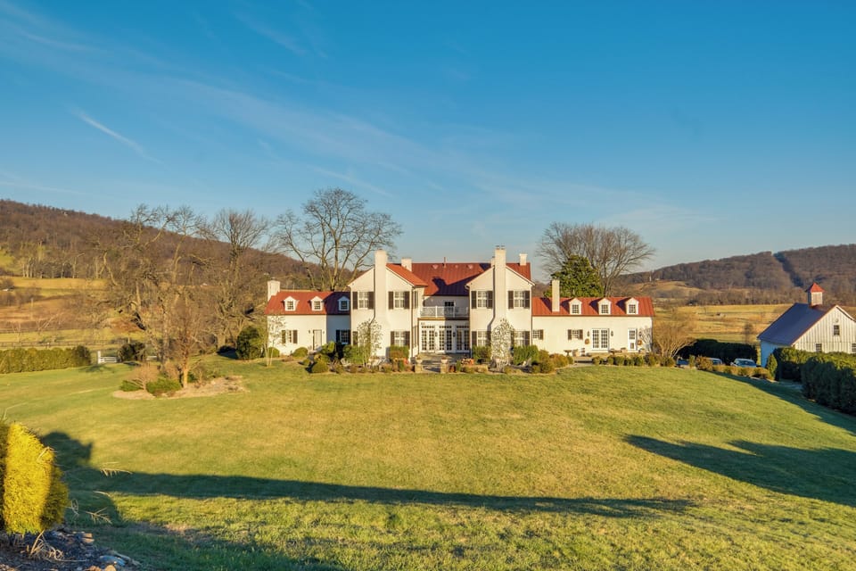 Villa (6 Bedrooms) | Front of property