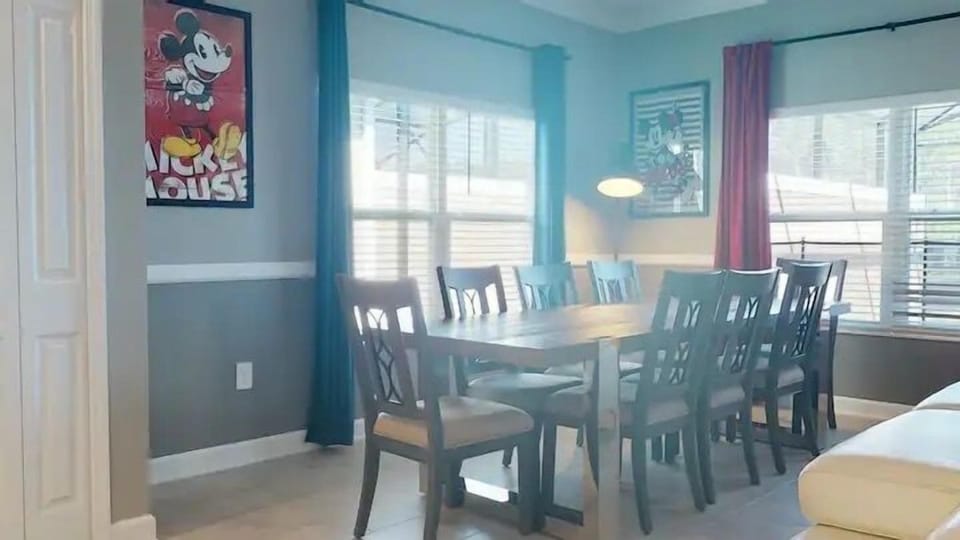 Townhome, 5 Bedrooms | Dining