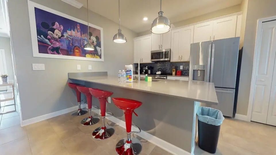Townhome, 5 Bedrooms | Private kitchen | Fridge, oven, coffee/tea maker, toaster