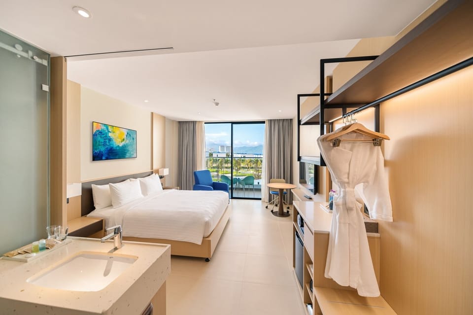 1 bedroom, premium bedding, pillowtop beds, minibar (some free items)