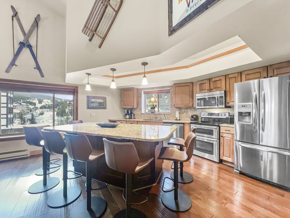Condo, 3 Bedrooms | Private kitchen | Fridge, oven, coffee/tea maker, toaster