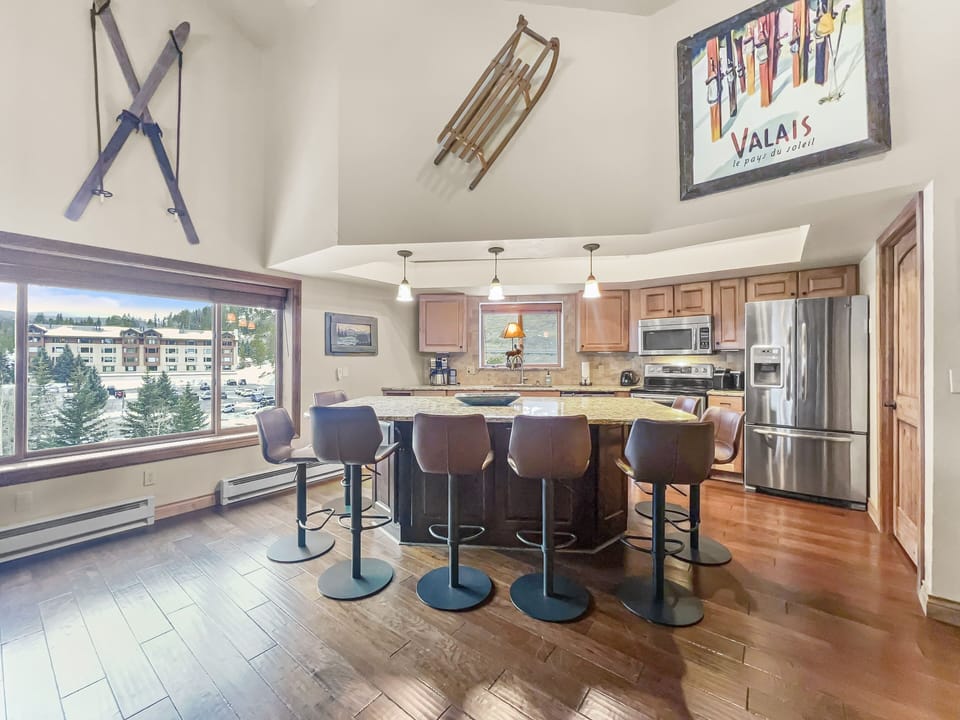Condo, 3 Bedrooms | Private kitchen | Fridge, oven, coffee/tea maker, toaster