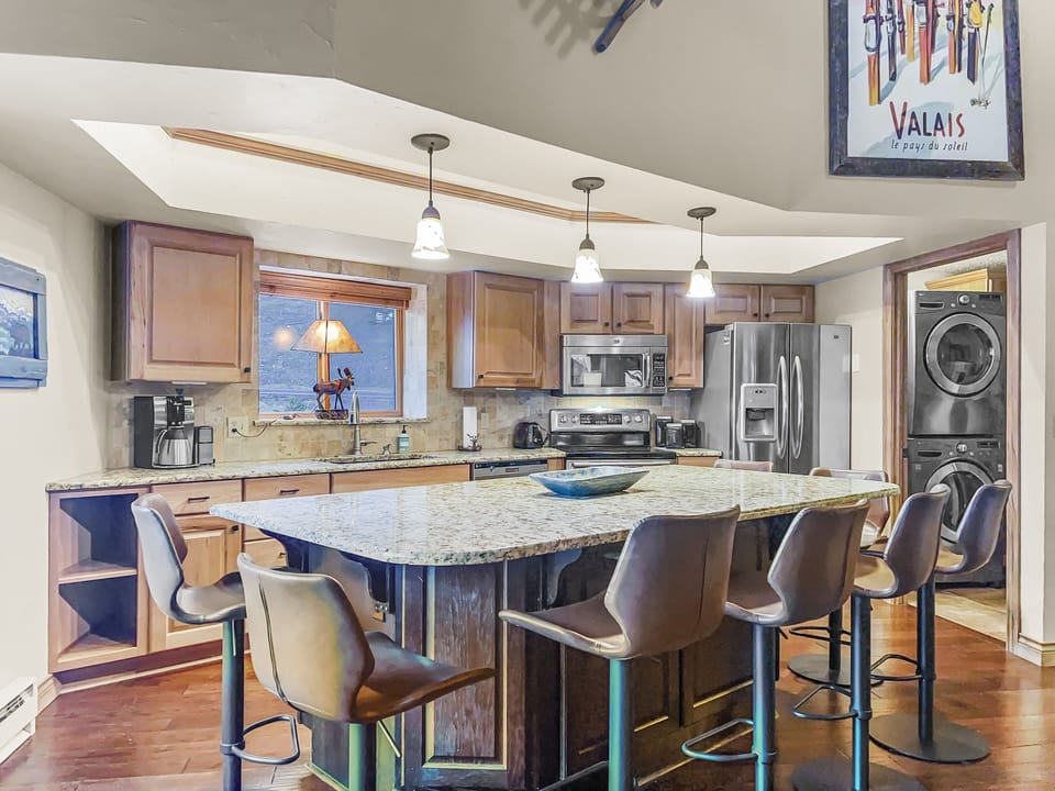 Condo, 3 Bedrooms | Private kitchen | Fridge, oven, coffee/tea maker, toaster