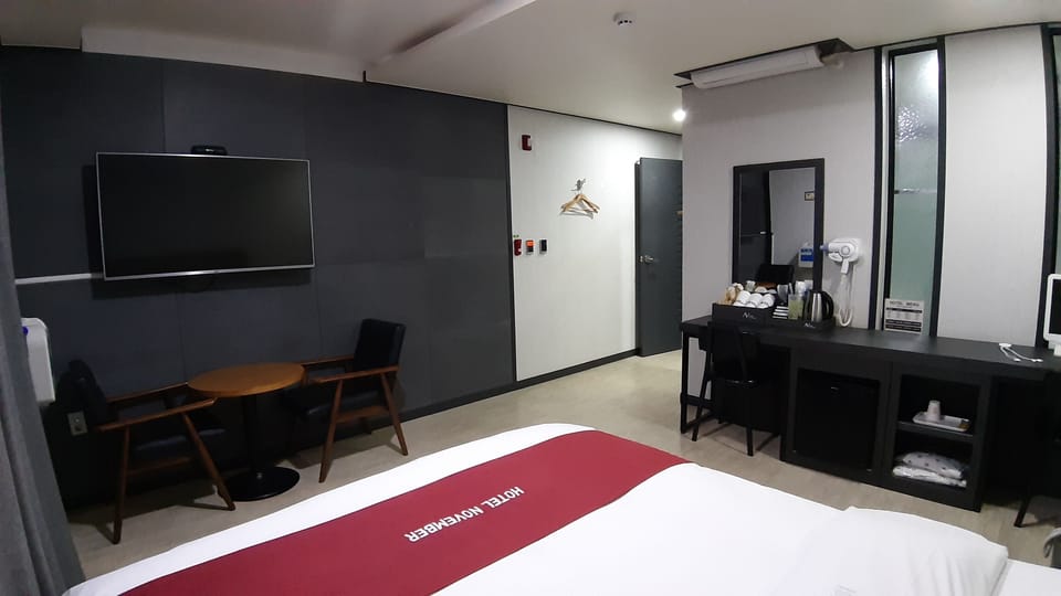 Business Single Room | Television