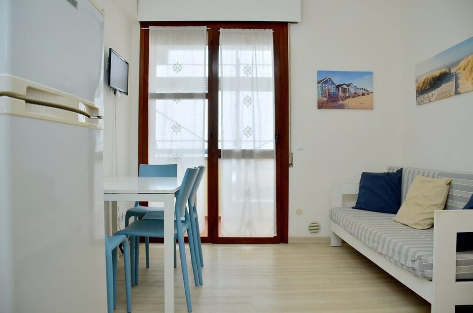 Apartment, 1 Bedroom, Balcony, Ocean View | Dining room