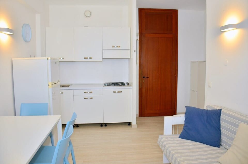 Apartment, 1 Bedroom, Balcony, Ocean View | Living area
