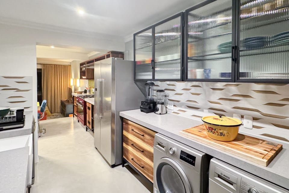 Classic House | Private kitchen | Full-size fridge, microwave, oven, stovetop