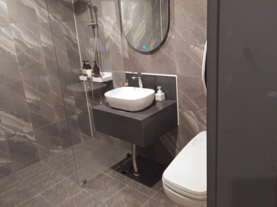 Standard Room | Bathroom