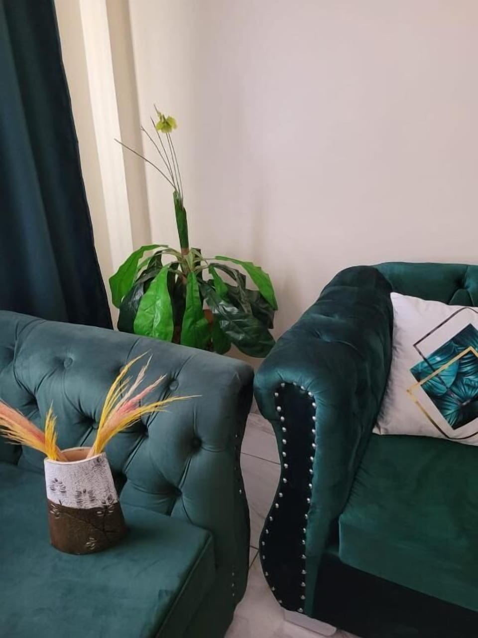 City Apartment | Living area