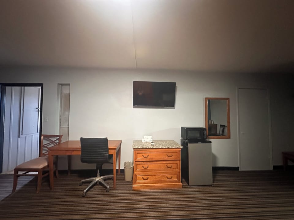 Desk, laptop workspace, iron/ironing board, free WiFi