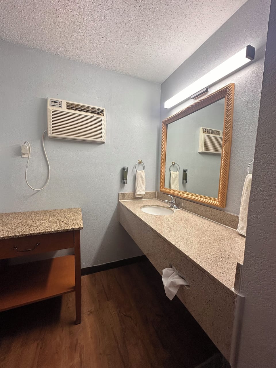 Desk, laptop workspace, iron/ironing board, free WiFi