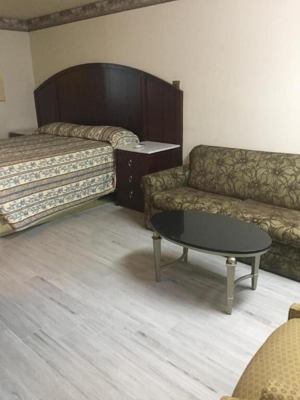 Comfort Room, 1 Queen Bed | Iron/ironing board, free WiFi, bed sheets