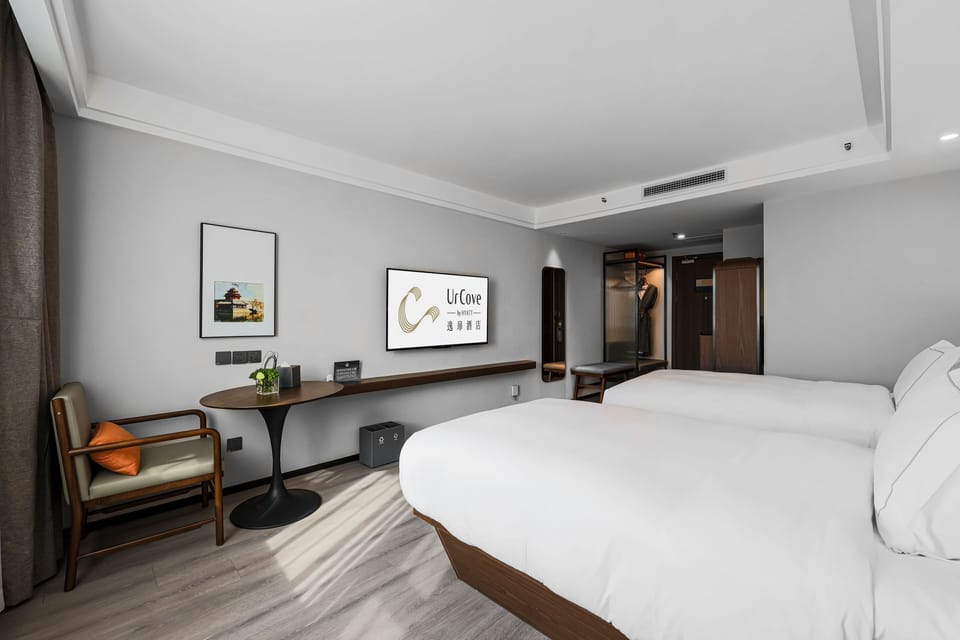 Premium Twin Room | Premium bedding, down comforters, pillowtop beds, minibar (free items)