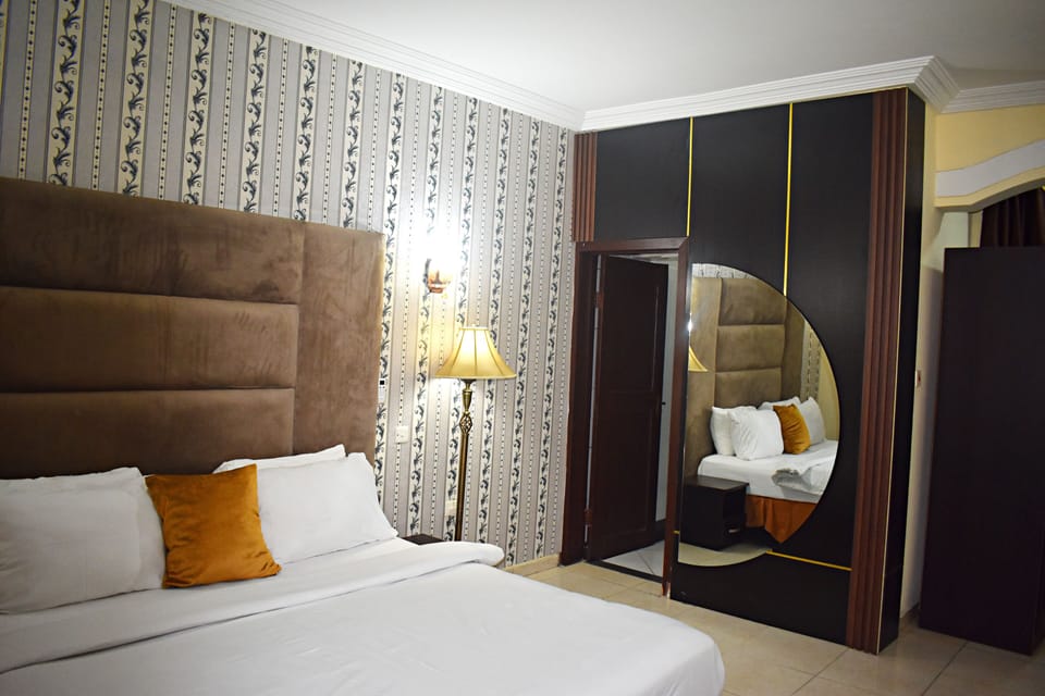 Presidential Suite | Hypo-allergenic bedding, desk, laptop workspace, free WiFi