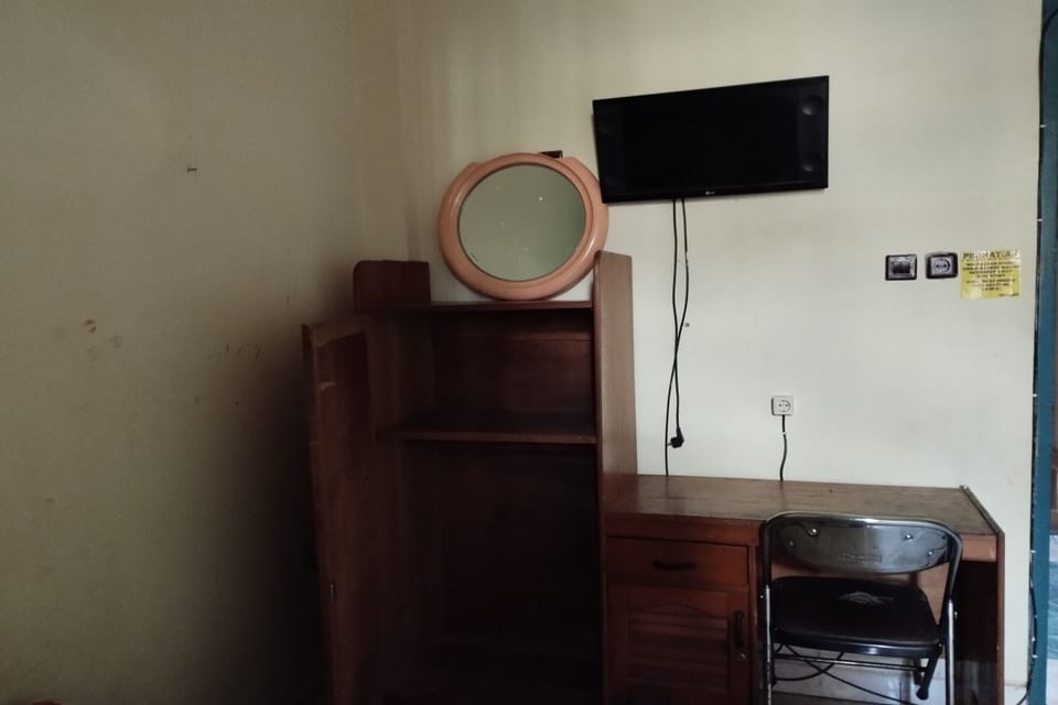 Double Room | Desk, WiFi (free), bed sheets