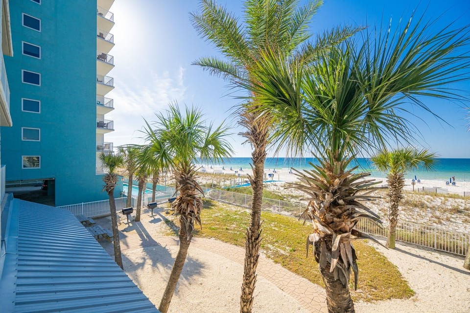 Condo, 2 Bedrooms | Property grounds
